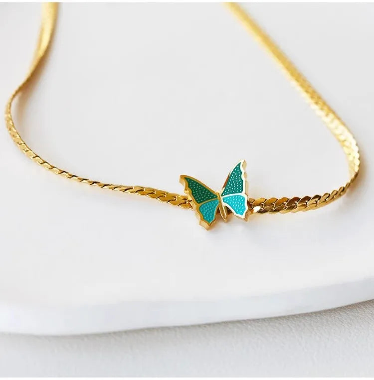 Colar Gargantilha com Corações Empilhados em Aço Inoxidável Dourado, Minimalismo e Elegância Feminina