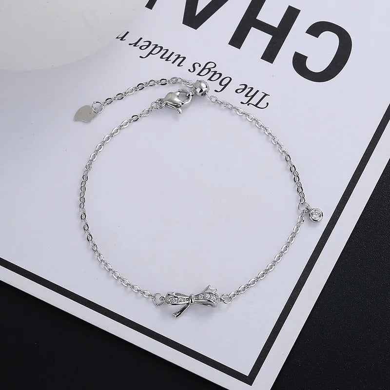 Pulseira Feminina em Prata 925 com Borboletas Cravejadas, Design Romântico e Ajustável para Datas Especiais