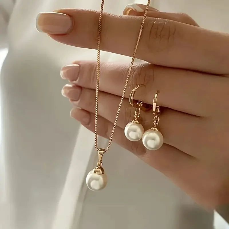 Kit 3 Peças com Colar de Pérola, Brincos e Pingente Clássico, Joia Elegante para Casamento e Presente Especial