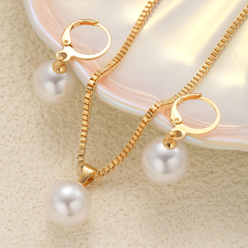 Kit 3 Peças com Colar de Pérola, Brincos e Pingente Clássico, Joia Elegante para Casamento e Presente Especial