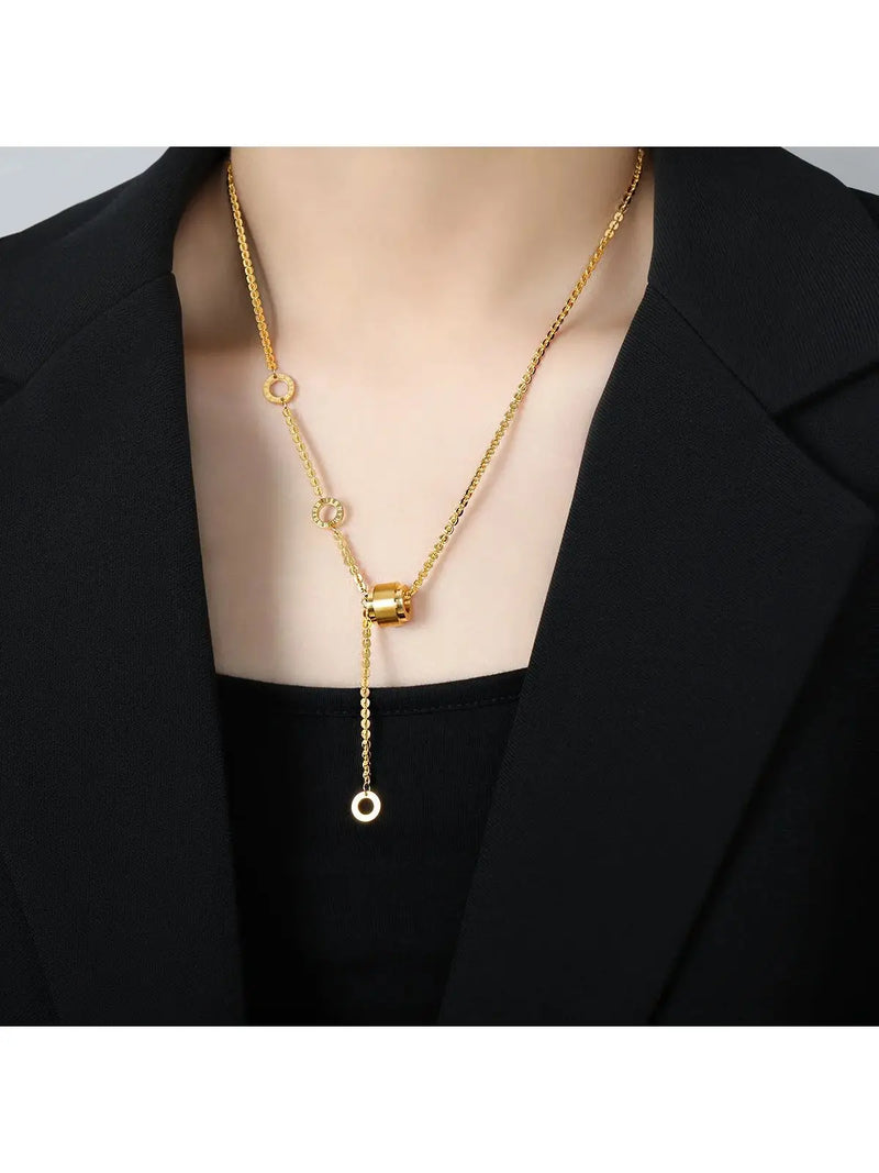 Colar Gargantilha com Corações Empilhados em Aço Inoxidável Dourado, Minimalismo e Elegância Feminina
