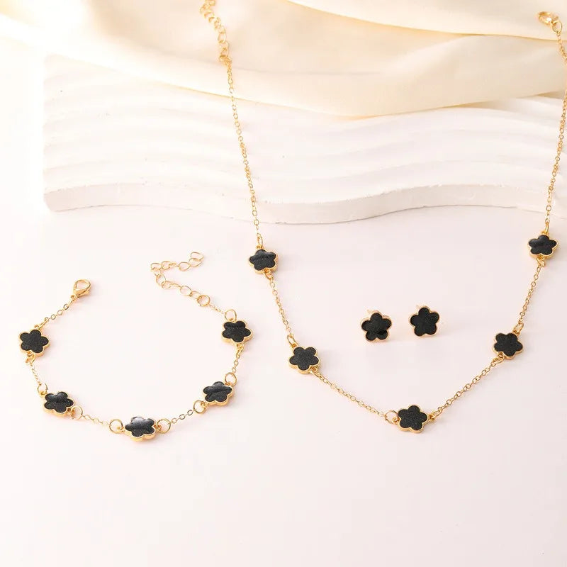 Conjunto Elegante com Colar, Brincos e Pulseira em Design de Trevo para Brilhar em Qualquer Ocasião