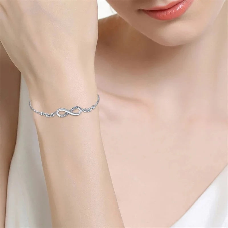 Pulseira Feminina em Prata 925 com Cristal, Design Vintage Ajustável com Detalhes de Nó e Charme Sofisticado