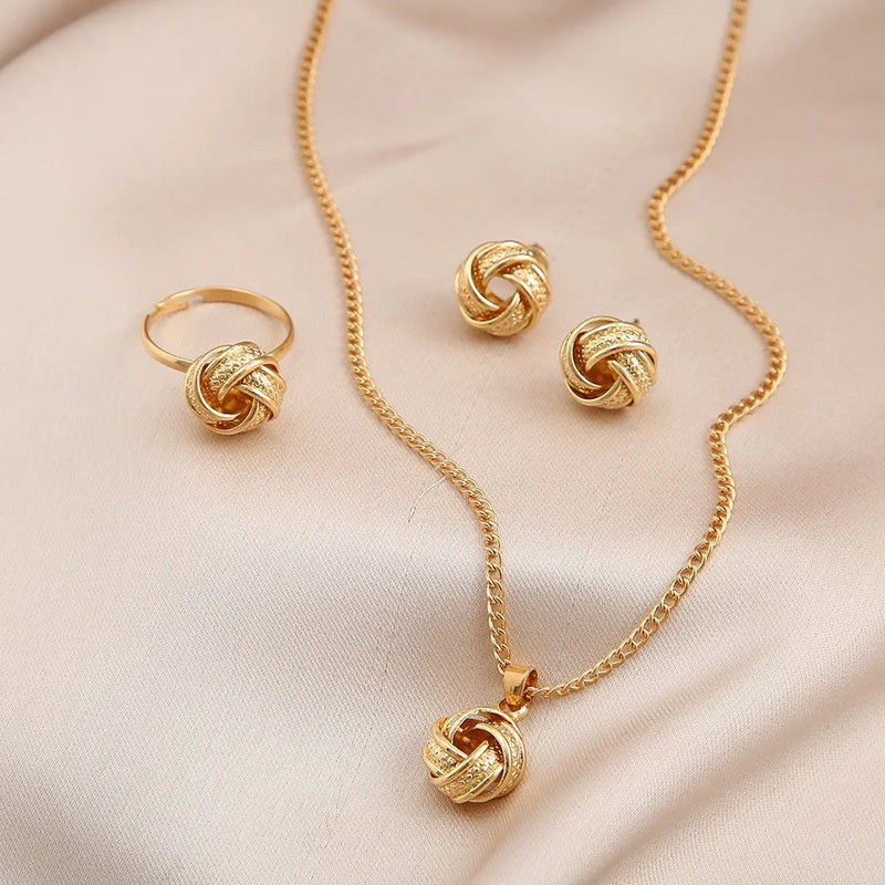 Kit 3 Peças com Colar de Pérola, Brincos e Pingente Clássico, Joia Elegante para Casamento e Presente Especial