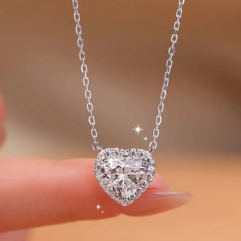 Colar Coroa em Prata 925 com Moissanite VVS1, Brilho Intenso e Luxo Atemporal