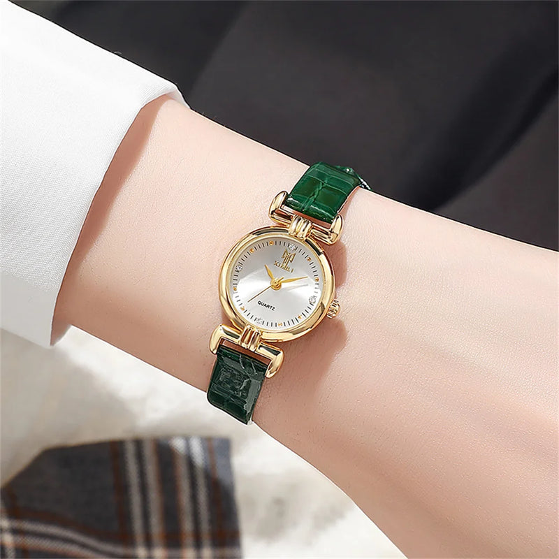 Relógio Feminino Pequeno de Quartzo 22mm, Pulseira em Couro Branco, Estilo Minimalista com Detalhes em Diamante