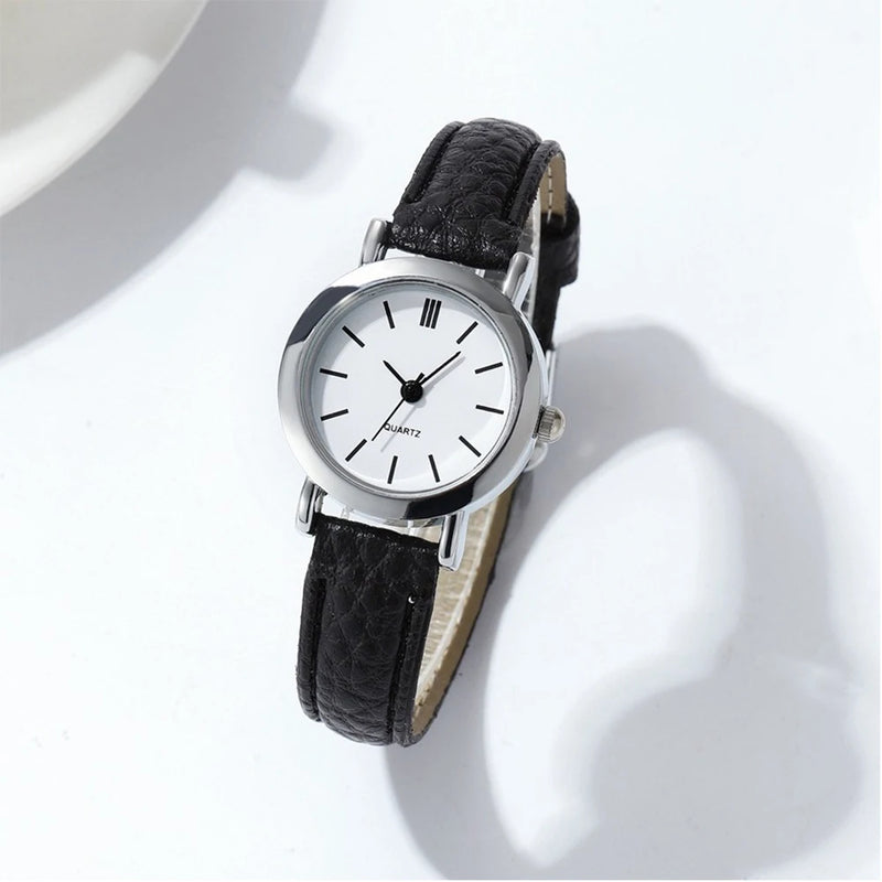 Relógio Feminino de Quartzo com Pulseira de Couro, Mostrador Pequeno com Algarismos Arábicos e Estilo Delicado