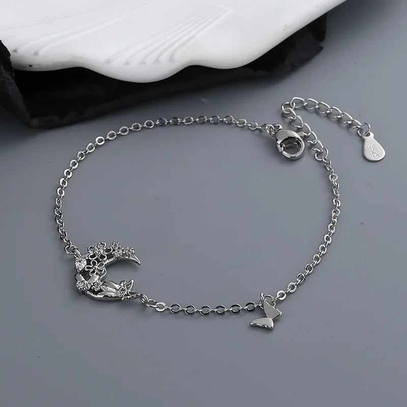Pulseira Feminina em Prata 925 com Borboletas Cravejadas, Design Romântico e Ajustável para Datas Especiais