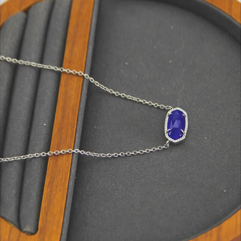 Colar Clássico com Pedra Oval Azul Olho de Gato, Elegância Intemporal em Cada Detalhe