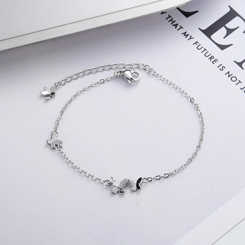 Pulseira Feminina em Prata 925 com Borboletas Cravejadas, Design Romântico e Ajustável para Datas Especiais