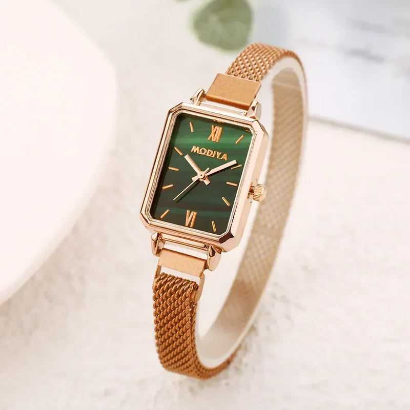 Relógio Feminino Retangular Luxo com Pulseira Magnética em Aço Inox, Mostrador Verde com Detalhes em Rosa Ouro