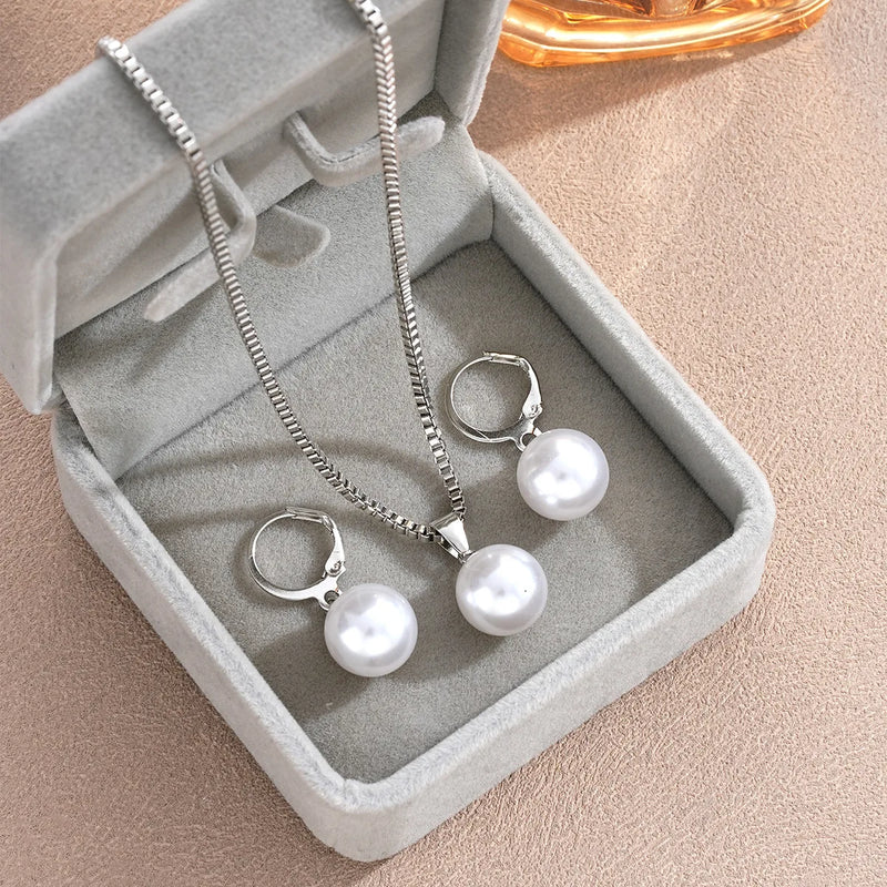 Kit 3 Peças com Colar de Pérola, Brincos e Pingente Clássico, Joia Elegante para Casamento e Presente Especial