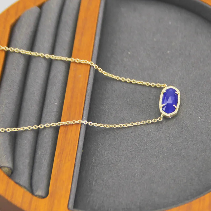 Colar Clássico com Pedra Oval Azul Olho de Gato, Elegância Intemporal em Cada Detalhe