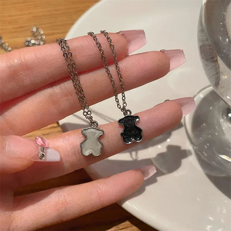Colar Feminino com Pingente de Urso, Design Exclusivo e Toque Moderno de Luxo Leve e Versátil