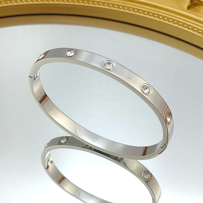 Pulseira Feminina em Aço Inoxidável Banhado a Ouro 18K com Zircônia Cúbica, Brilho Elegante e Estilo Moderno