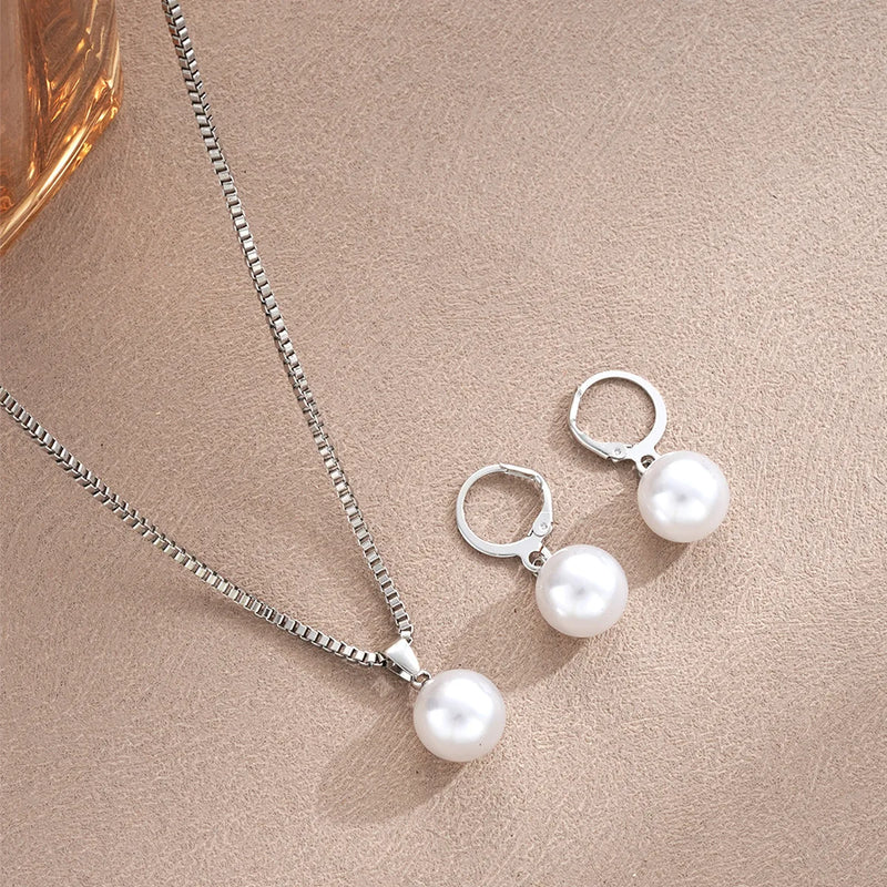 Kit 3 Peças com Colar de Pérola, Brincos e Pingente Clássico, Joia Elegante para Casamento e Presente Especial