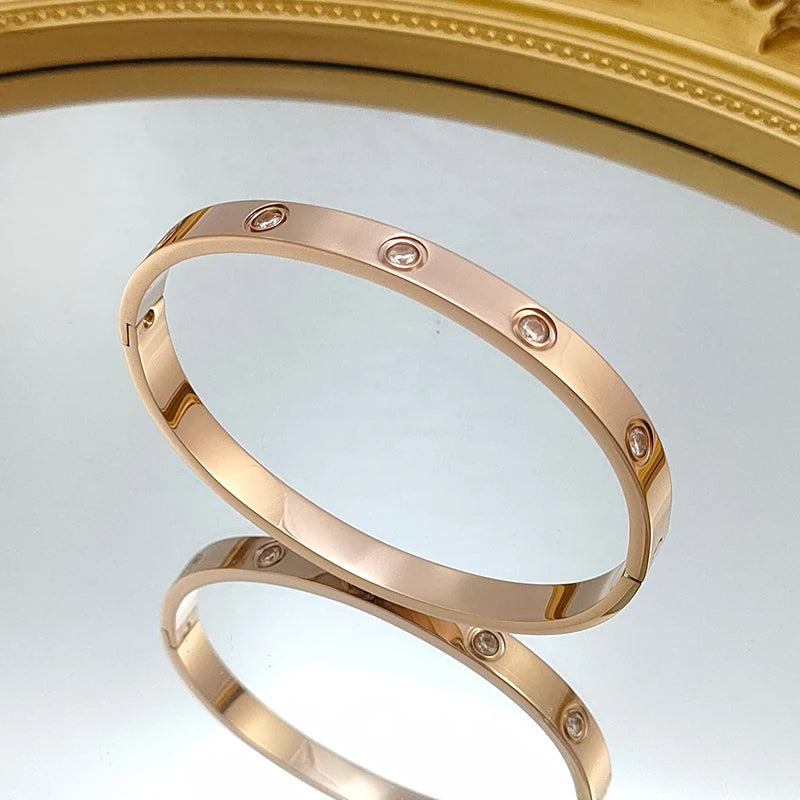 Pulseira Feminina em Aço Inoxidável Banhado a Ouro 18K com Zircônia Cúbica, Brilho Elegante e Estilo Moderno