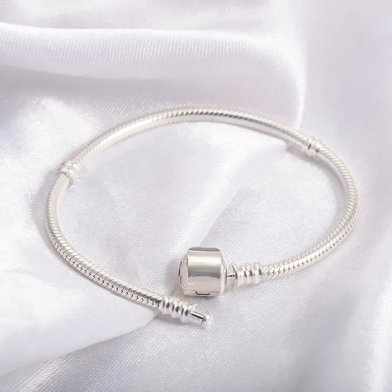 Pulseira Feminina em Prata 925 Modelo Osso de Cobra, Design Suave e Feito à Mão com Acabamento Premium