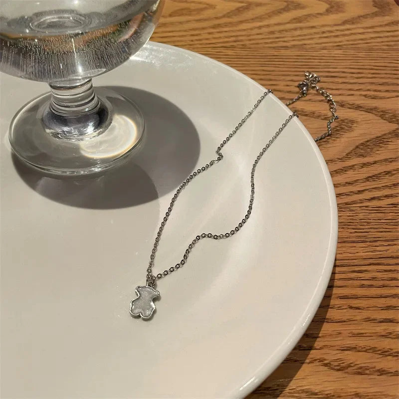 Colar Feminino com Pingente de Urso, Design Exclusivo e Toque Moderno de Luxo Leve e Versátil