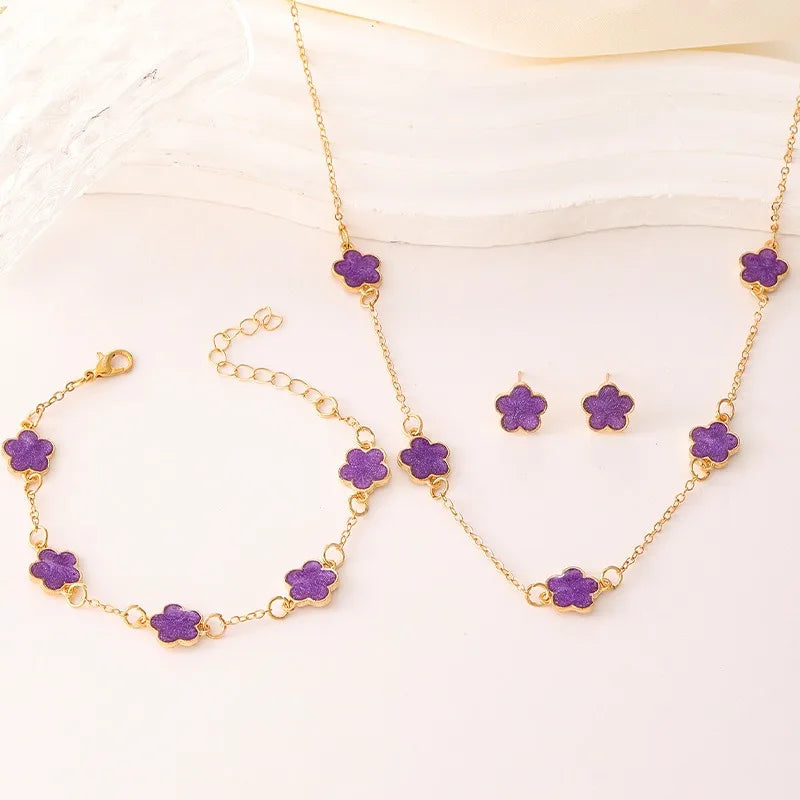 Conjunto Elegante com Colar, Brincos e Pulseira em Design de Trevo para Brilhar em Qualquer Ocasião