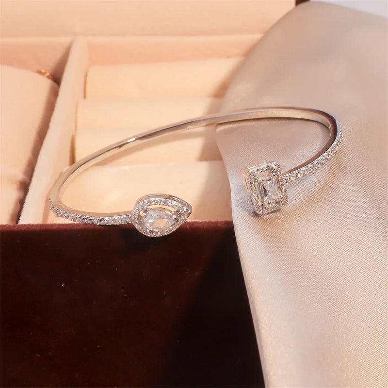 Pulseira Feminina de Luxo em Cobre Dourado com Zircônia Cúbica, Design Geométrico Sofisticado