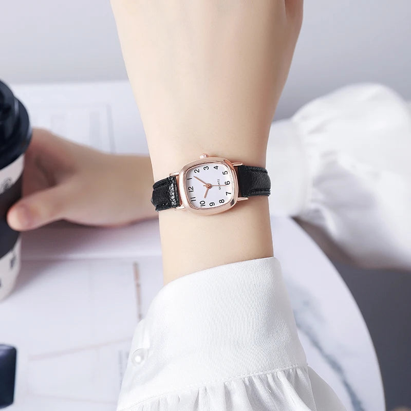 Relógio Feminino de Quartzo com Pulseira de Couro, Mostrador Pequeno com Algarismos Arábicos e Estilo Delicado