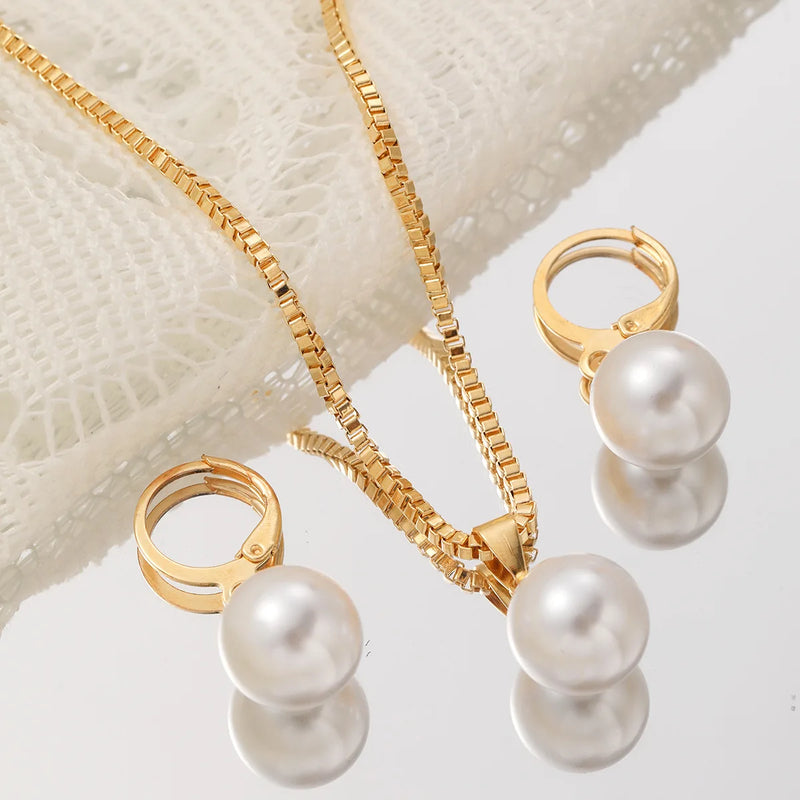 Kit 3 Peças com Colar de Pérola, Brincos e Pingente Clássico, Joia Elegante para Casamento e Presente Especial