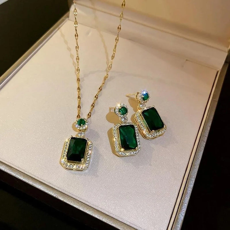 Kit com 4 Peças de Joias Femininas, Colar, Brincos e Anel em Strass Quadrado para Noivas e Festas Especiais