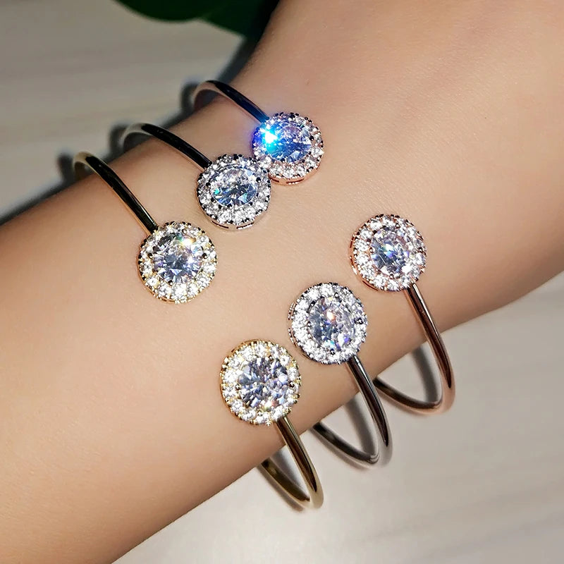 Pulseira Feminina de Luxo em Cobre Dourado com Zircônia Cúbica, Design Geométrico Sofisticado