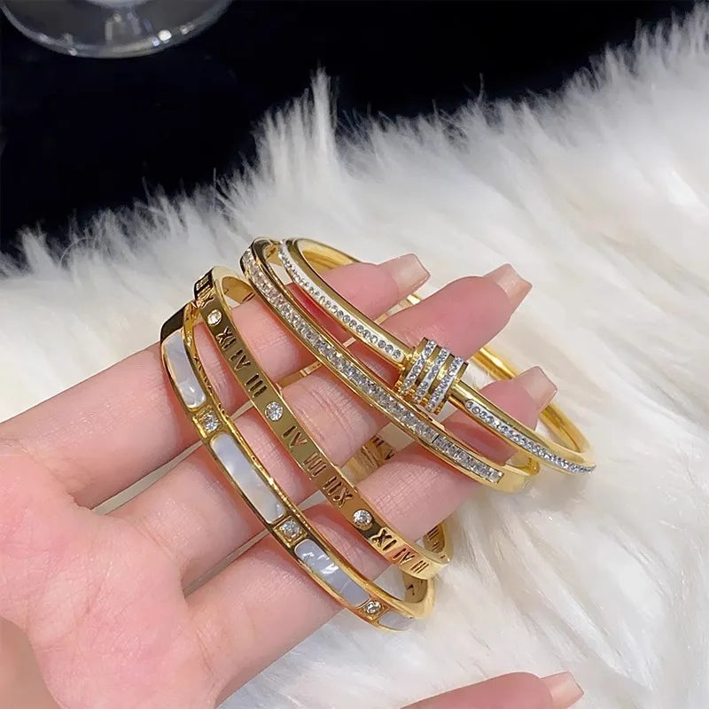 Pulseira Feminina em Aço Titânio com Detalhes de Zircônia, Estilo Clássico Moderno para Uso Diário