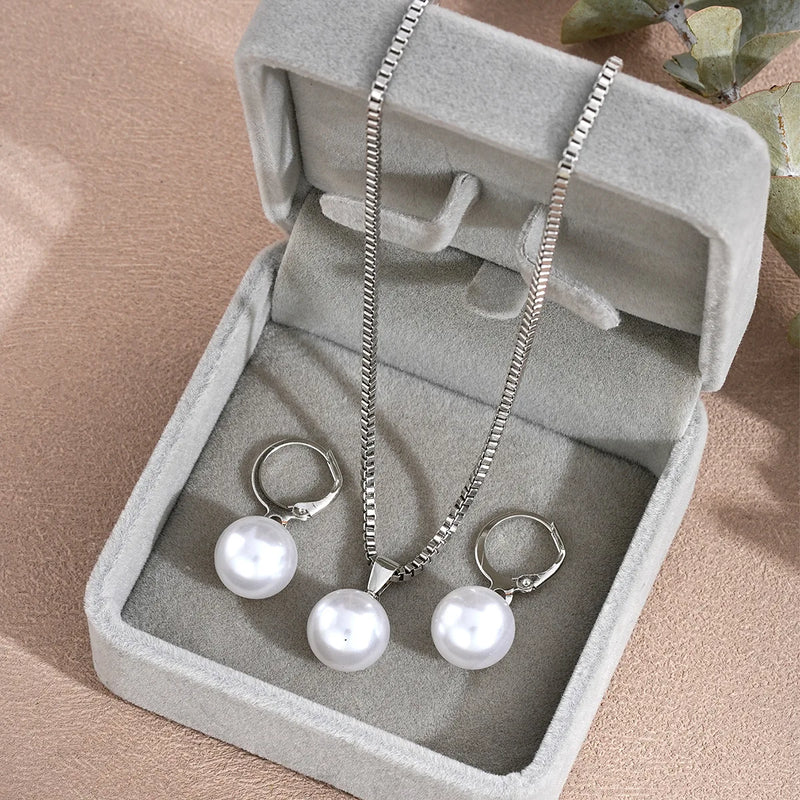 Kit 3 Peças com Colar de Pérola, Brincos e Pingente Clássico, Joia Elegante para Casamento e Presente Especial