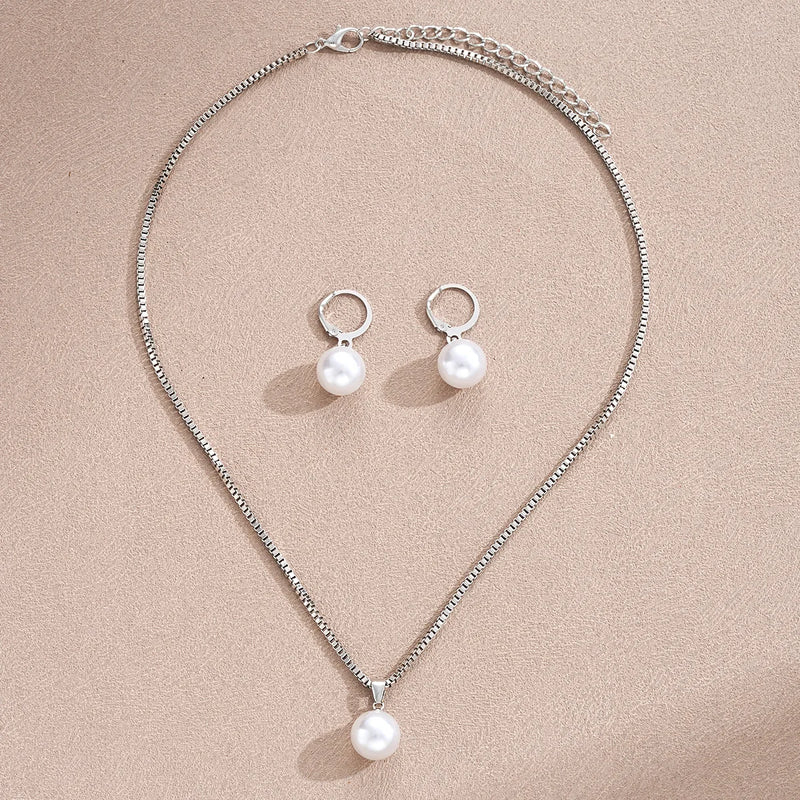 Kit 3 Peças com Colar de Pérola, Brincos e Pingente Clássico, Joia Elegante para Casamento e Presente Especial