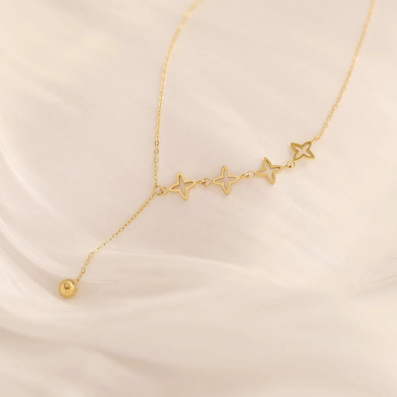 Colar Gargantilha com Corações Empilhados em Aço Inoxidável Dourado, Minimalismo e Elegância Feminina