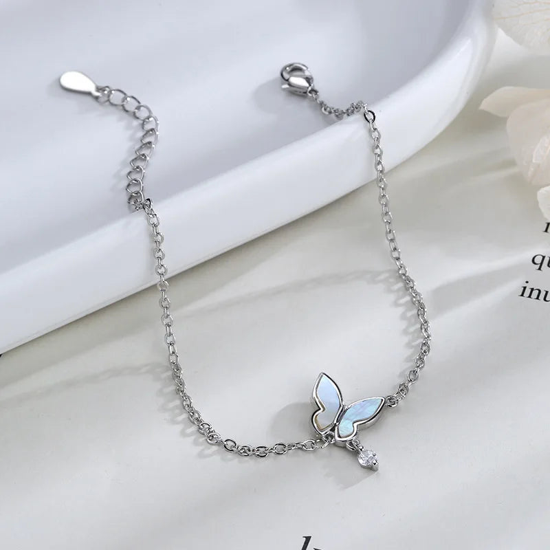 Pulseira Feminina em Prata 925 com Borboletas Cravejadas, Design Romântico e Ajustável para Datas Especiais