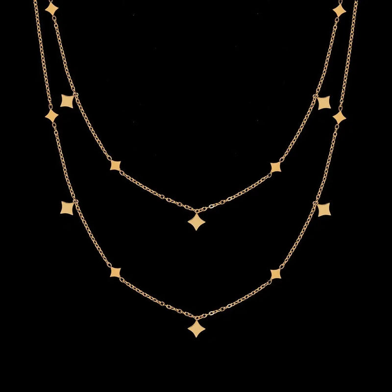 Colar Gargantilha com Corações Empilhados em Aço Inoxidável Dourado, Minimalismo e Elegância Feminina