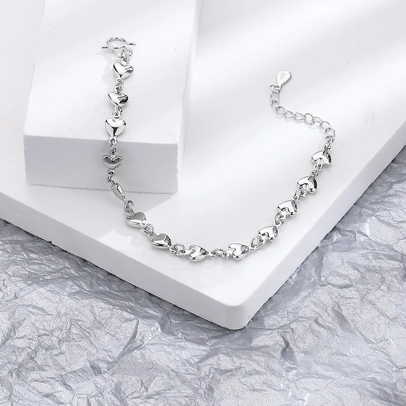 Pulseira Feminina em Prata 925 com Borboletas Cravejadas, Design Romântico e Ajustável para Datas Especiais