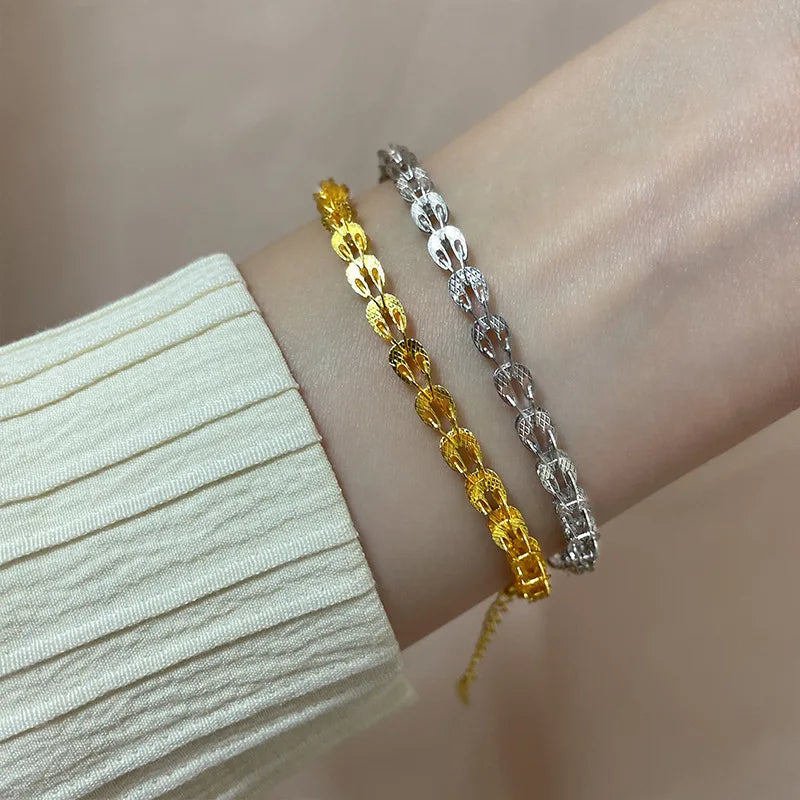 Pulseira Feminina em Prata 925 com Borboletas Cravejadas, Design Romântico e Ajustável para Datas Especiais