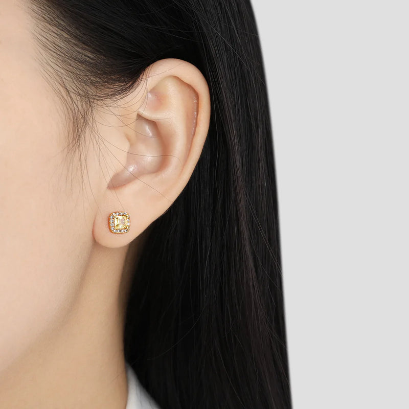 Colar Gargantilha com Corações Empilhados em Aço Inoxidável Dourado, Minimalismo e Elegância Feminina