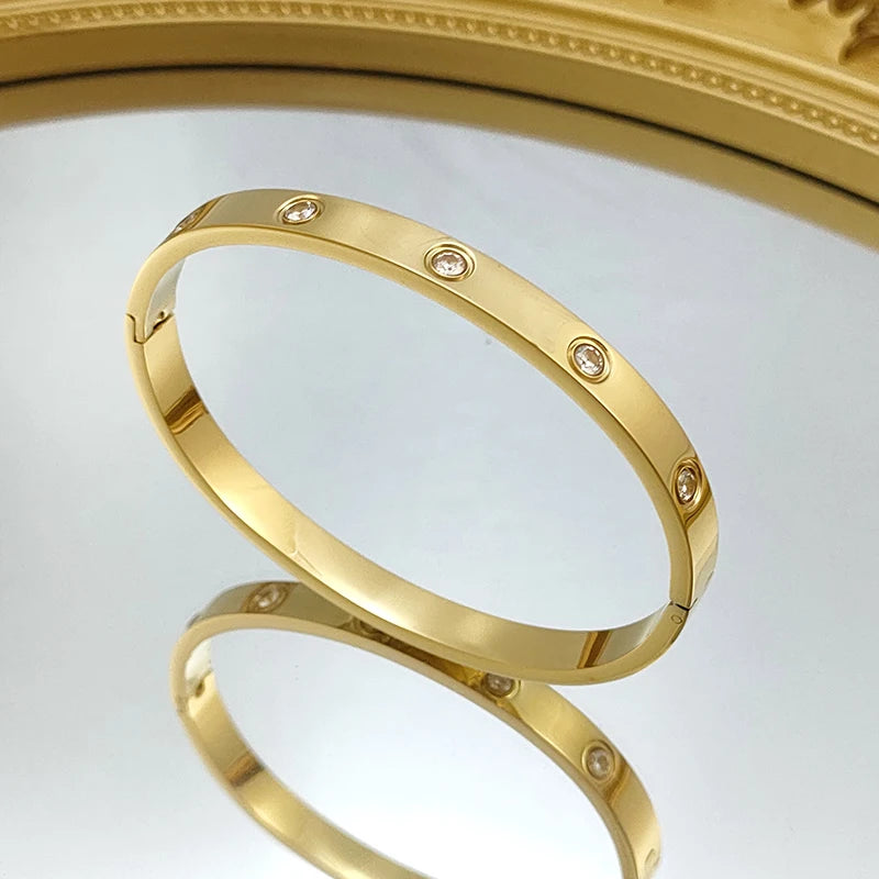 Pulseira Feminina em Aço Inoxidável Banhado a Ouro 18K com Zircônia Cúbica, Brilho Elegante e Estilo Moderno