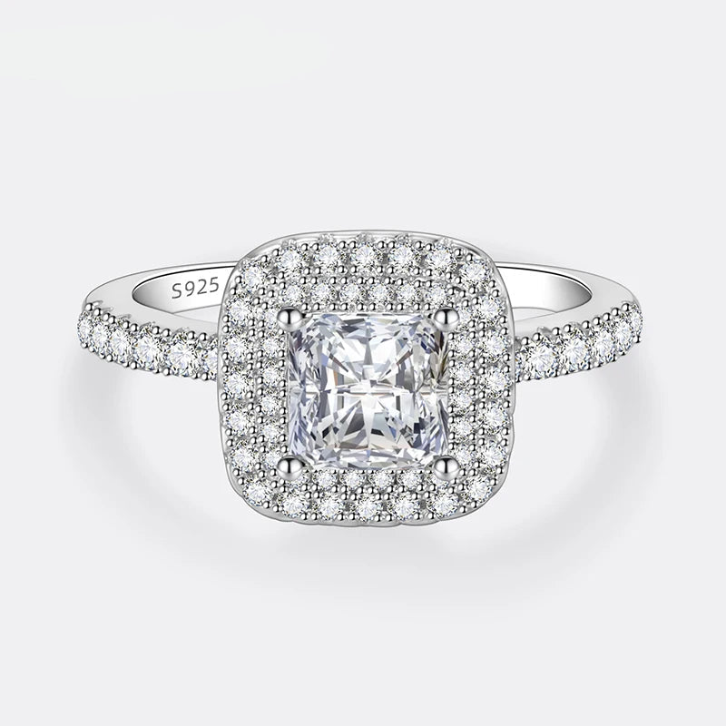 Anel Feminino em Prata 925 com Moissanite Corte Princesa 1CT, Luxo Moderno e Brilho Incomparável