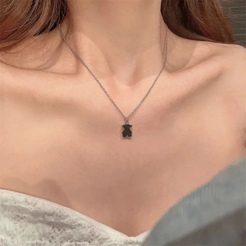 Colar Feminino com Pingente de Urso, Design Exclusivo e Toque Moderno de Luxo Leve e Versátil