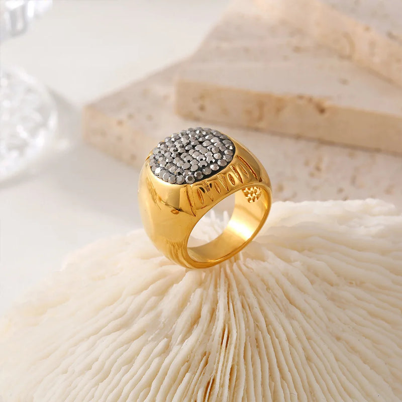 Anel Feminino em Aço Inoxidável Banhado a Ouro 18K com Strass Brilhantes, Estilo Fashion à Prova D’Água