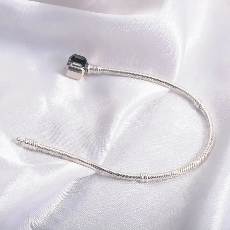 Pulseira Feminina em Prata 925 Modelo Osso de Cobra, Design Suave e Feito à Mão com Acabamento Premium