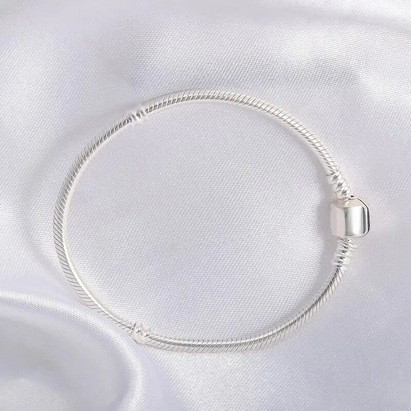 Pulseira Feminina em Prata 925 Modelo Osso de Cobra, Design Suave e Feito à Mão com Acabamento Premium