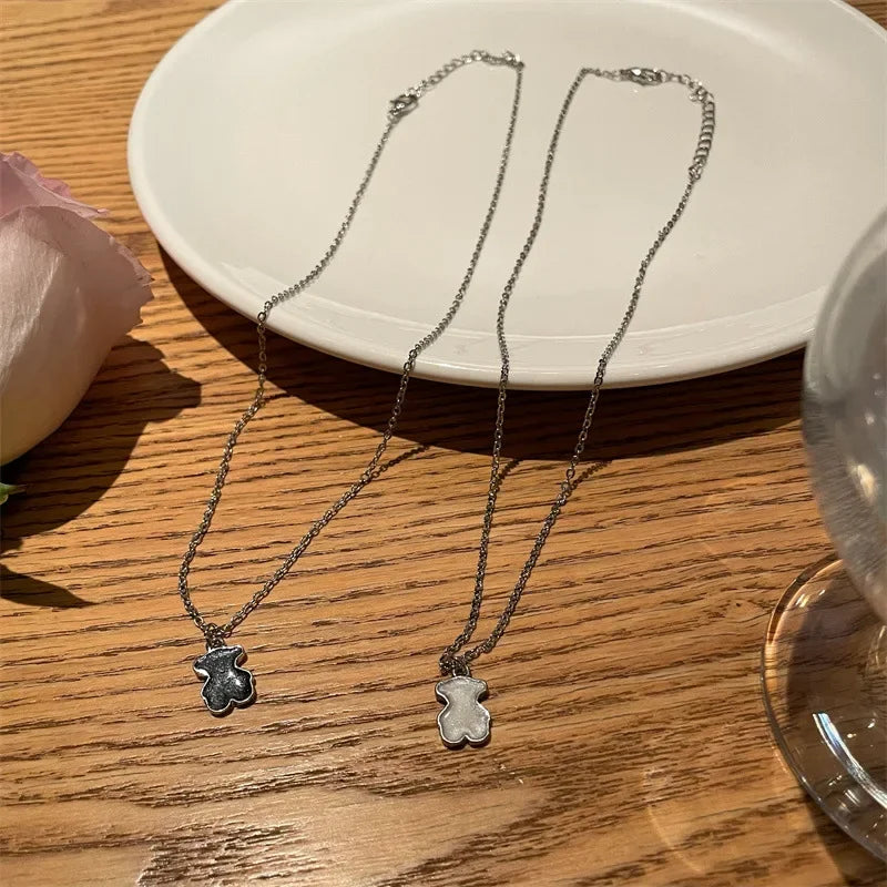 Colar Feminino com Pingente de Urso, Design Exclusivo e Toque Moderno de Luxo Leve e Versátil