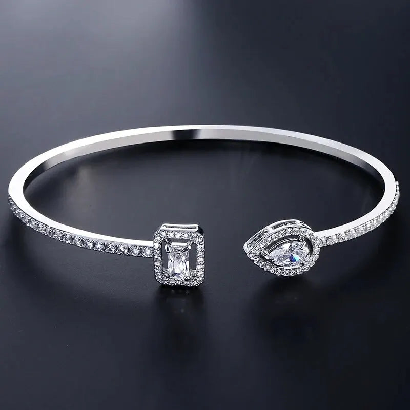 Pulseira Feminina de Luxo em Cobre Dourado com Zircônia Cúbica, Design Geométrico Sofisticado