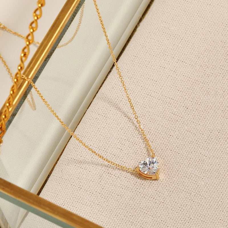 Colar Gargantilha com Corações Empilhados em Aço Inoxidável Dourado, Minimalismo e Elegância Feminina