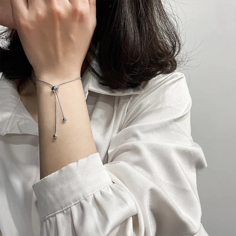 Pulseira Feminina em Prata 925 com Borboletas Cravejadas, Design Romântico e Ajustável para Datas Especiais