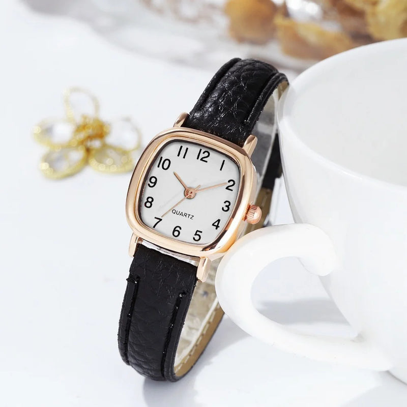 Relógio Feminino de Quartzo com Pulseira de Couro, Mostrador Pequeno com Algarismos Arábicos e Estilo Delicado