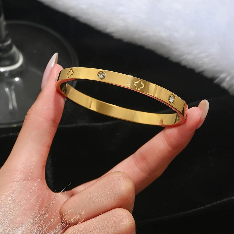 Pulseira Feminina Trevo de Quatro Folhas em Aço Inoxidável Dourado com Cristais, Estilo Clássico e Sofisticado